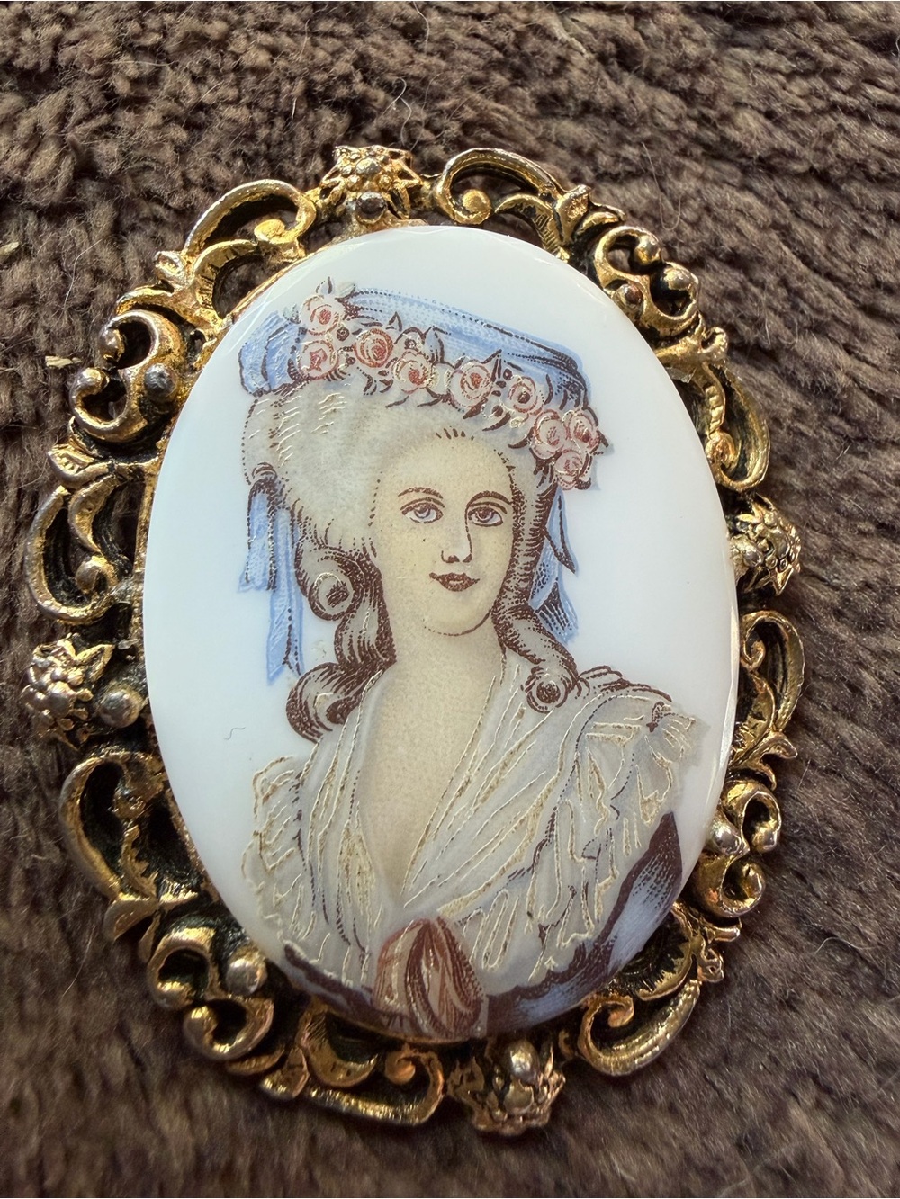 Vintage Portrait Cameo Brooch hand painted #cz303